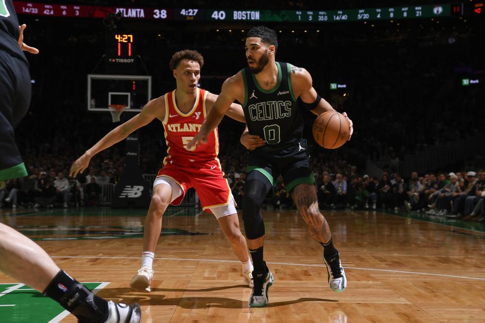 仍在场边 仍在场边